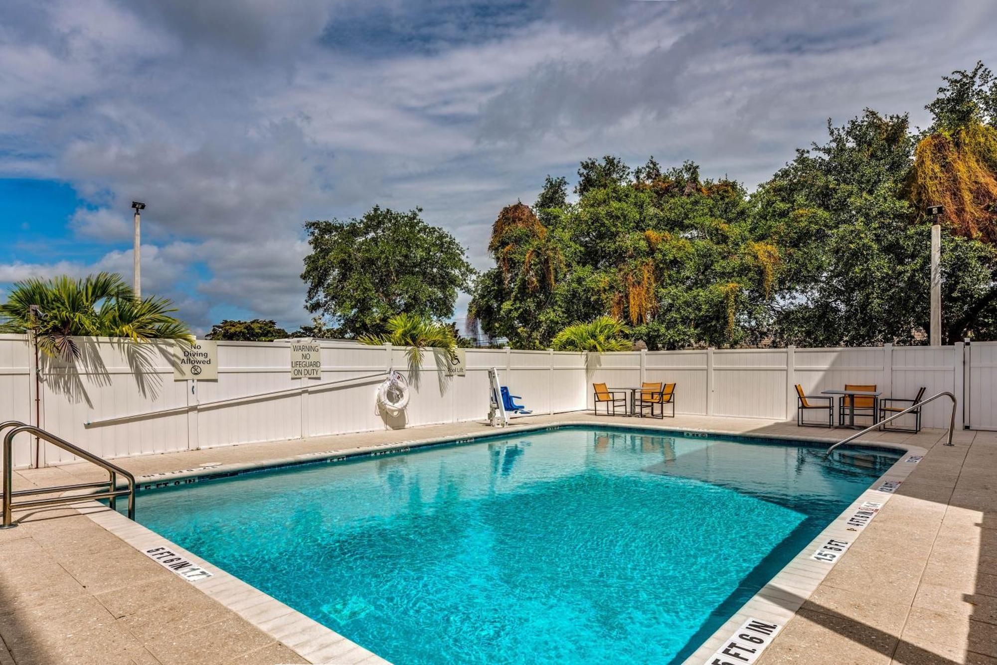 Holiday Inn Express & Suites Boynton Beach West By Ihg מראה חיצוני תמונה