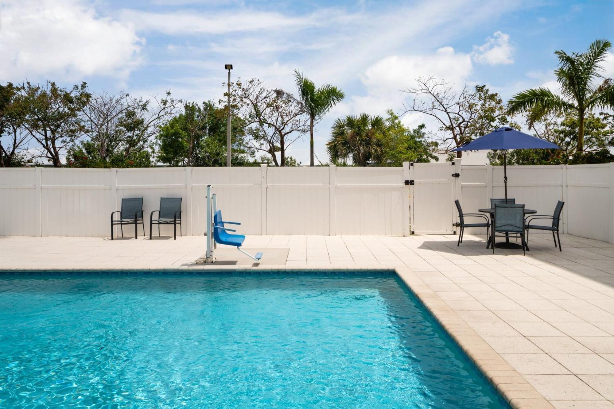 Holiday Inn Express & Suites Boynton Beach West By Ihg מראה חיצוני תמונה