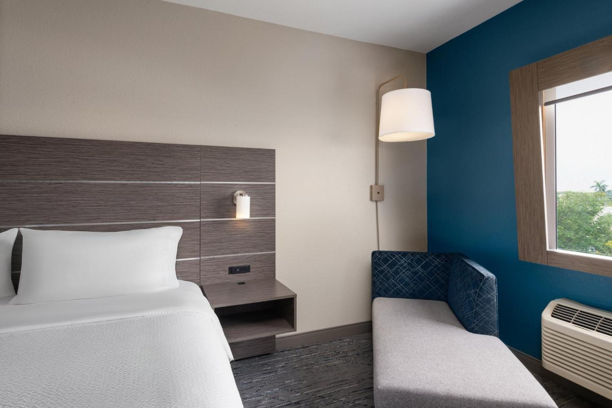 Holiday Inn Express & Suites Boynton Beach West By Ihg מראה חיצוני תמונה