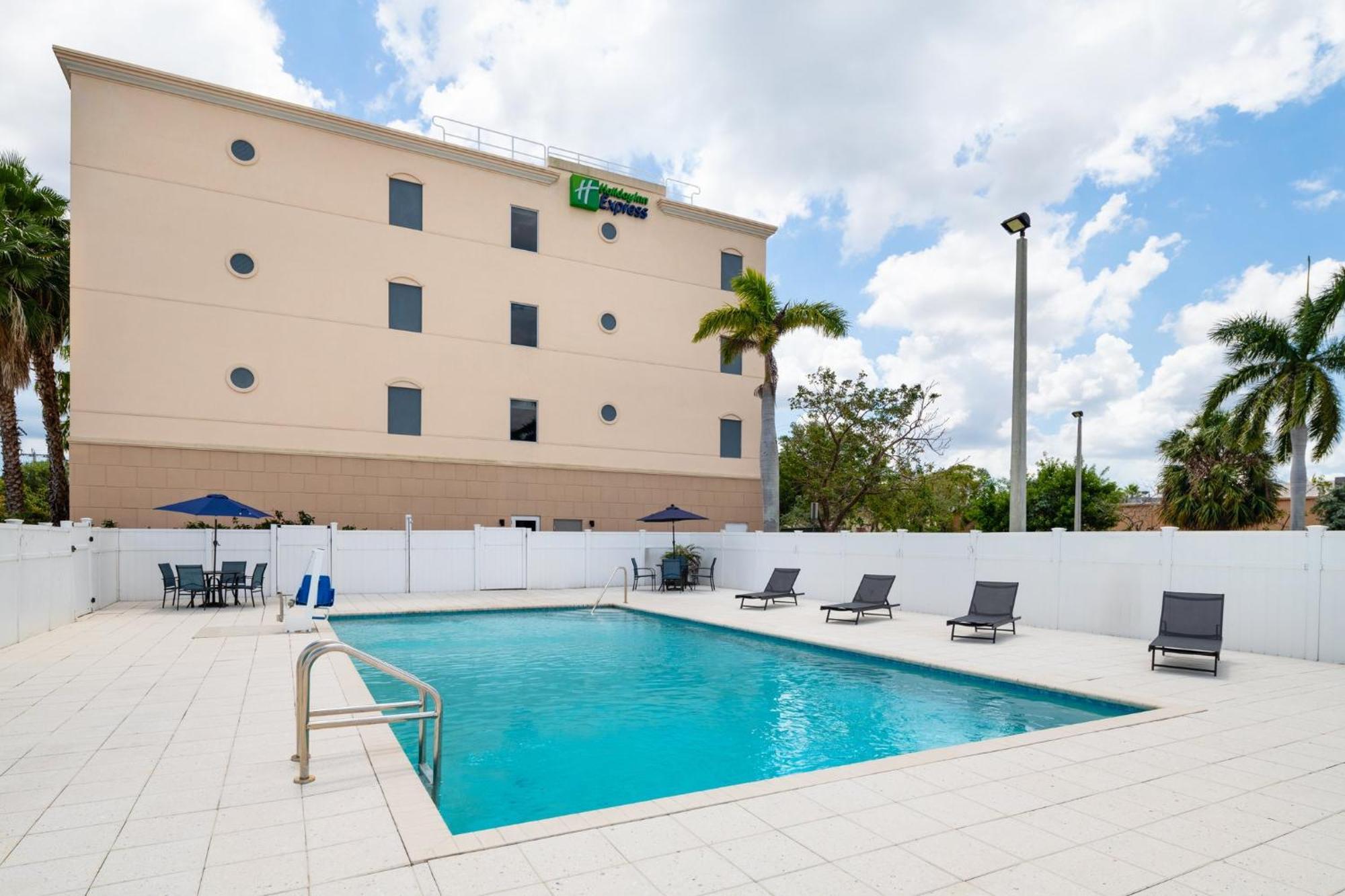 Holiday Inn Express & Suites Boynton Beach West By Ihg מראה חיצוני תמונה
